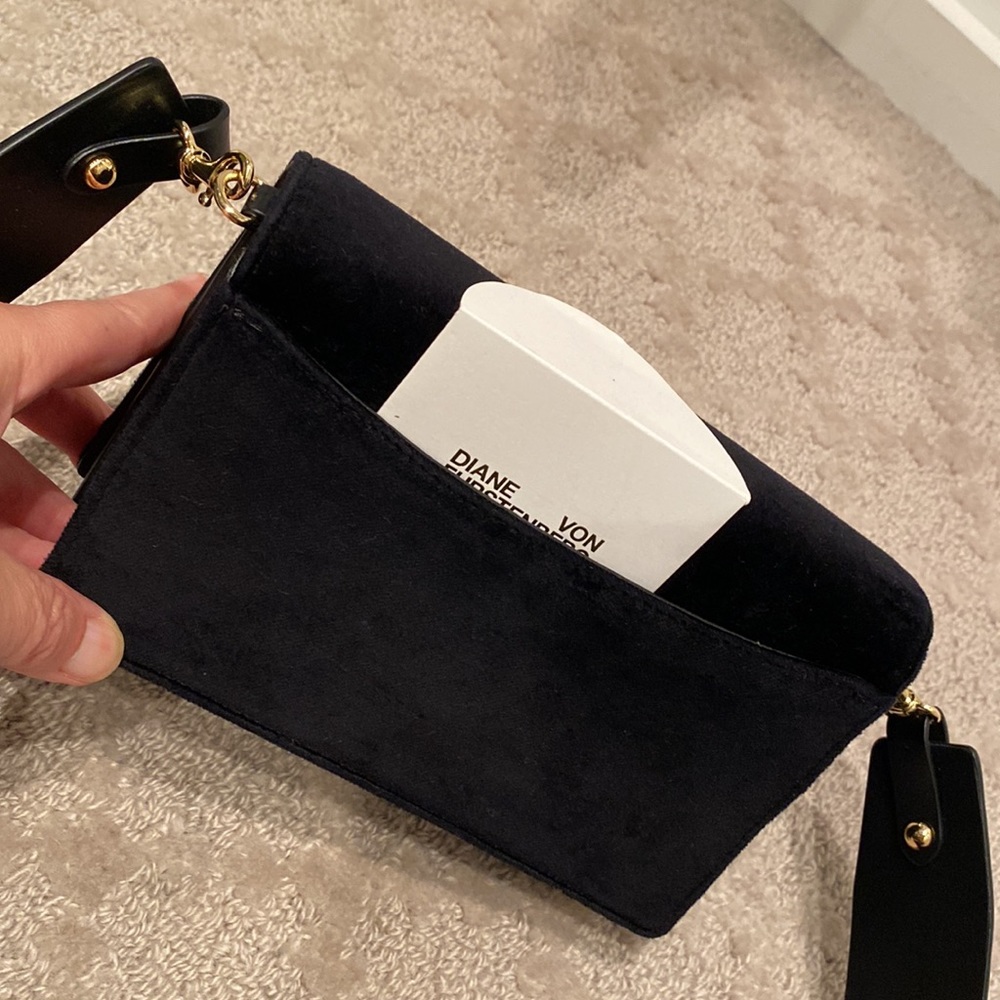 Evening purse. DVF. Velvet and leather. Chain strap.